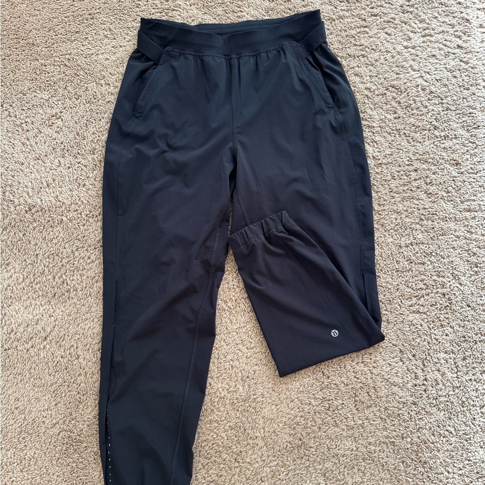 Women’s lululemon joggers - black